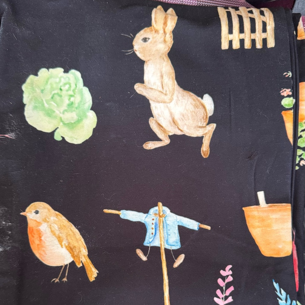 Free Shipping! Cute Garden Leggings NWOT Brand New